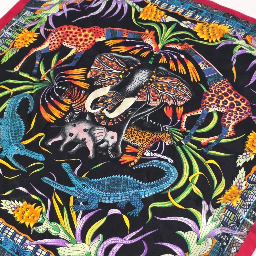 Beautiful Square Scarf - Animal Design - Picture 3 of 7
